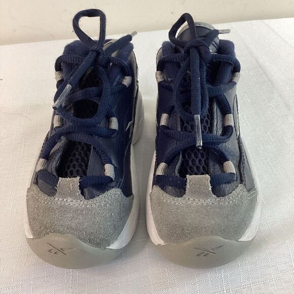 Reebok Question Mid Georgetown Navy Blue Boys Athletic Shoe Size 9 - Picture 3 of 8